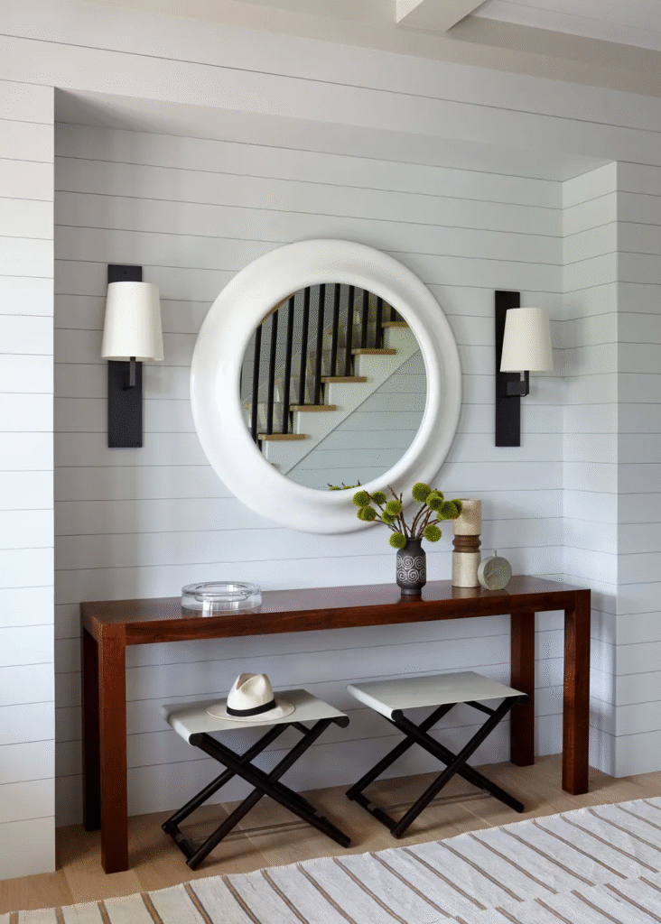 Seinavalgustid esikus