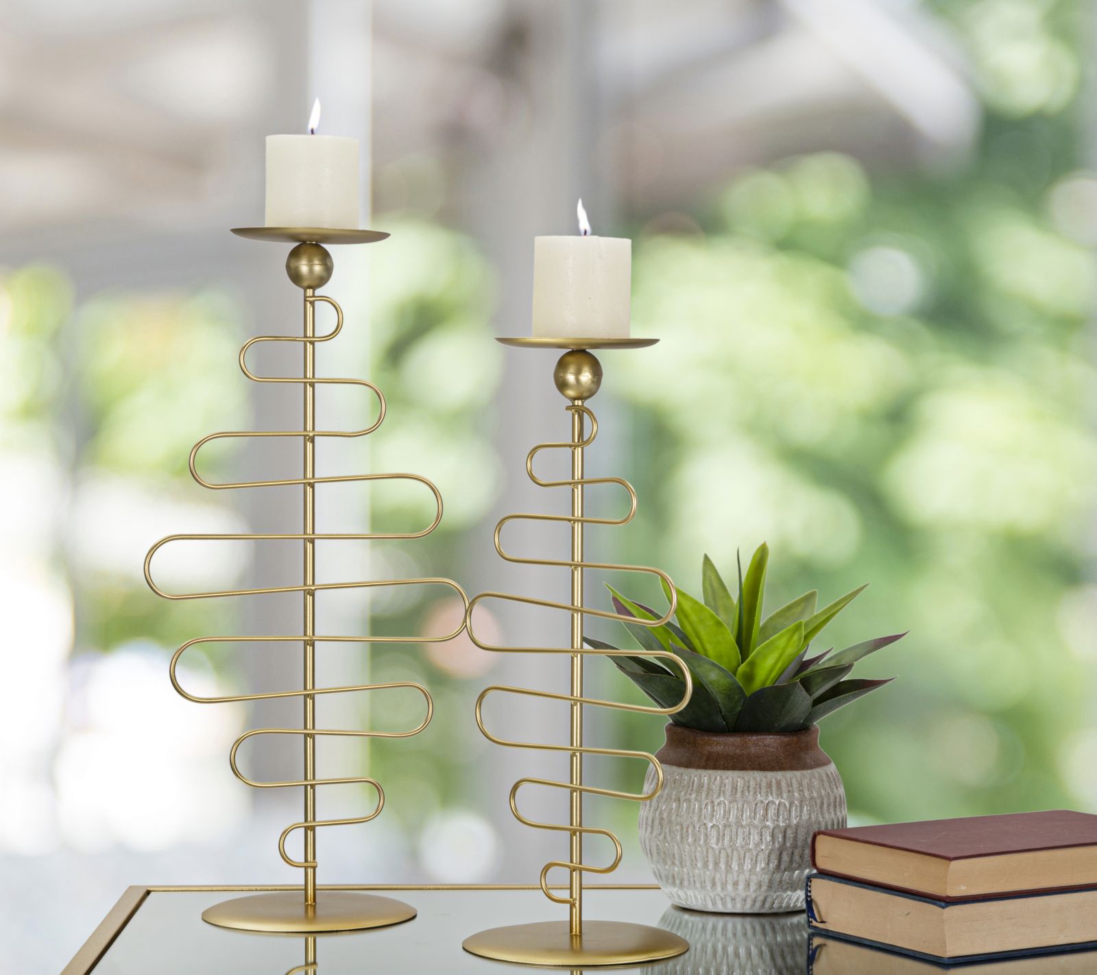 Küünlajalgade komplekt Alid